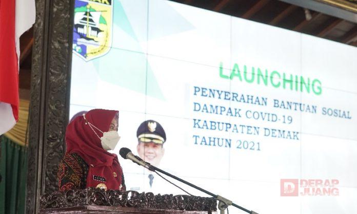 Bersama Dindikbud, Mbak Eisti Salurkan Bansos di Dunia Pendidikan