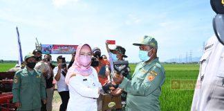 Buka TMMD Reguler Tahun 2021, Bupati Etik: Saya Berharap Kesejahteraan di Daerah Meningkat