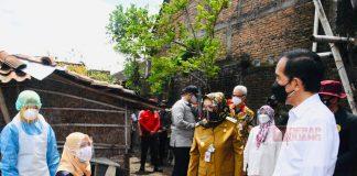 Bupati Etik Dampingi Presiden Jokowi Pantau Vaksinasi Pelajar dan Warga di Kartasura