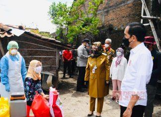 Bupati Etik Dampingi Presiden Jokowi Pantau Vaksinasi Pelajar dan Warga di Kartasura