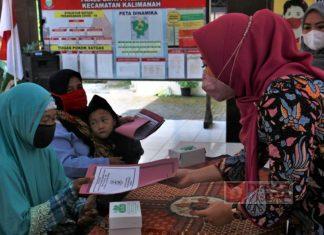 Bupati Tiwi Serahkan Bantuan Sosial Kepada 300 ODKB