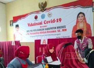 DPC PDI Perjuangan Brebes Jadi Partai Pelopor Adakan Vaksinasi
