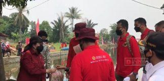Disambut, Hingga Dibekali Kerupuk dan Asinan, Cerita Puan Tinjau Vaksinasi Door to Door