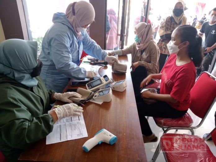 Dukung Program Pemerintah, Kader Banteng Ceper Selenggarakan Vaksinasi