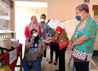 Eksekutif dan Legislatif dari PDI Perjuangan Kebumen Kompak Tinjau Vaksinasi