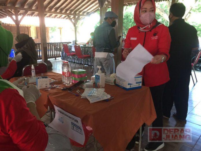 Gebyar Vaksinasi PDI Perjuangan Sragen, Masyarakat Serbu Ndayu Park