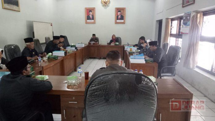 Gelar Rapat Fraksi, Latri Saya Harap Pemkab Konsisten Terhadap Data yang Diajukan Kepada Legislatif
