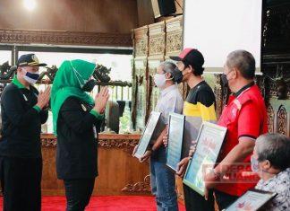 HUT PDAM Tirta Merapi ke-44, Sri Mulyani Serahkan Bantuan Kepada Masyarakat Terdampak Pandemi