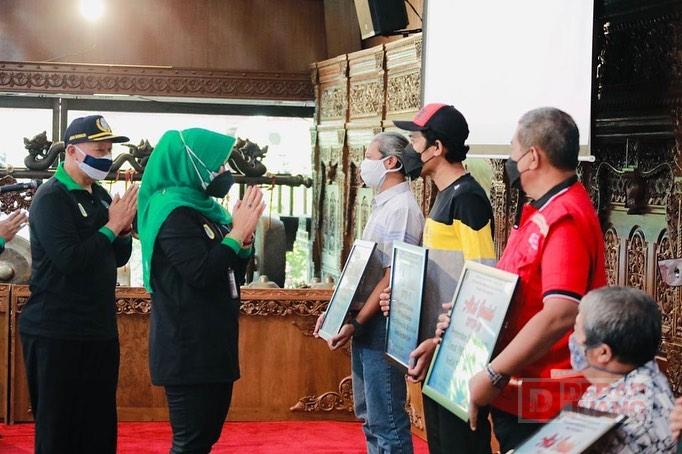 HUT PDAM Tirta Merapi ke-44, Sri Mulyani Serahkan Bantuan Kepada Masyarakat Terdampak Pandemi