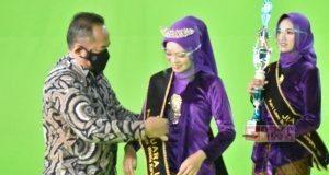 Putra Putri Lawu Derap Juang<script async src=