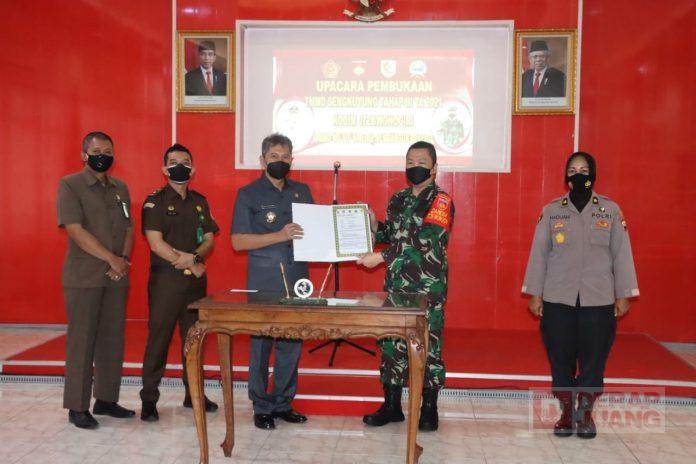 Hadiri-Pembukaan-TMMD-Sengkuyung-Tahap-III-2021-Setyo-Wujud-Sinergitas-Pemerintah-dan-TNI-Bersama-Masyarakat