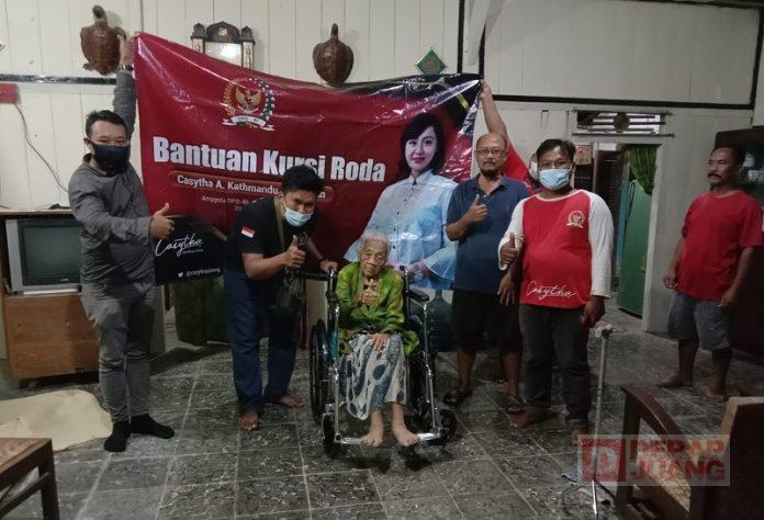 Ibu Suyatmi Dapatkan Kursi Roda dari Mbak Casytha