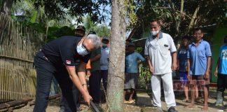 Ikuti Kerja Bakti, Daryono Ajak Warga Jaga Fasilitas Desa