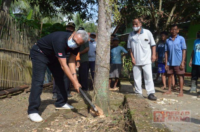 Ikuti Kerja Bakti, Daryono Ajak Warga Jaga Fasilitas Desa