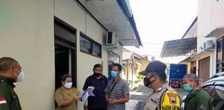 Imam Basuki Serahkan Kursi Roda pada Penyandang Disabilitas