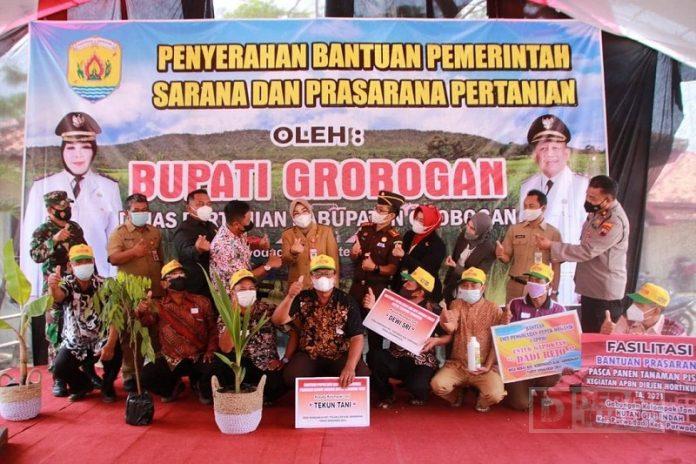 Jelang Musim Panen, Bupati Grobogan Secara Simbolis Berikan Bantuan Alsintan