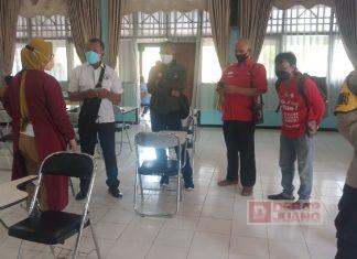 Jelang PTM, Legislator PDI Perjuangan Tegal Cek Vaksinasi Pelajar