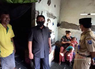 Kunjungi Bocah Viral, Kusnendro Sampaikan Bantuan RTLH