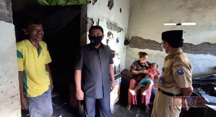 Kunjungi Bocah Viral, Kusnendro Sampaikan Bantuan RTLH