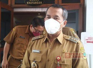 Mas Jekek Larang Sekolah Paksa Siswa Beli Seragam Baru