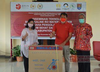 Mbak Casytha Serahkan Bantuan Kursi Roda dan Sembako di Gandrungmangu