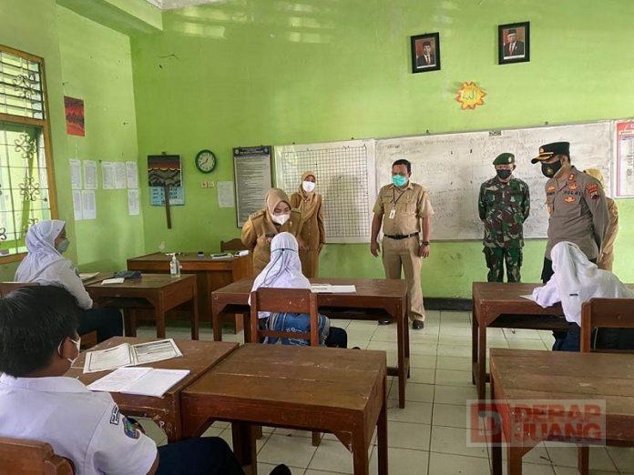 Pastikan Patuhi Prokes, Bupati Grobogan Tinjau Pelaksanaan PTM