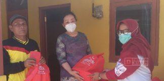 Peduli Balita dan Ibu Hamil, dr. Messy Bagikan Biskuit