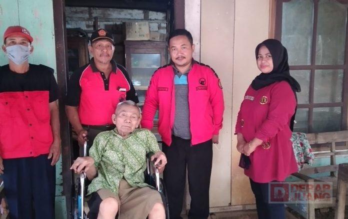 Peduli Sesama, Mbak Casytha Berikan Bantuan Kursi Roda di Banyumas