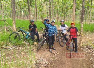 Rinaldi dan Komunitas Downhill Pemalang Adakan Kerja Bakti Perbaiki Lintasan Trek
