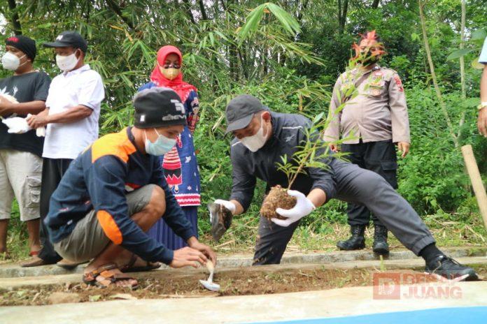 Rober Christanto Ajak Masyarakat Hijaukan Bumi Intanpari