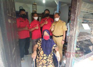 Sadewo Berikan Kursi Roda Kepada Warga Desa Kedunguter