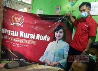 Bantuan Kursi Roda, Uluran Kebaikan Mbak Casytha untuk Penyandang Disabilitas