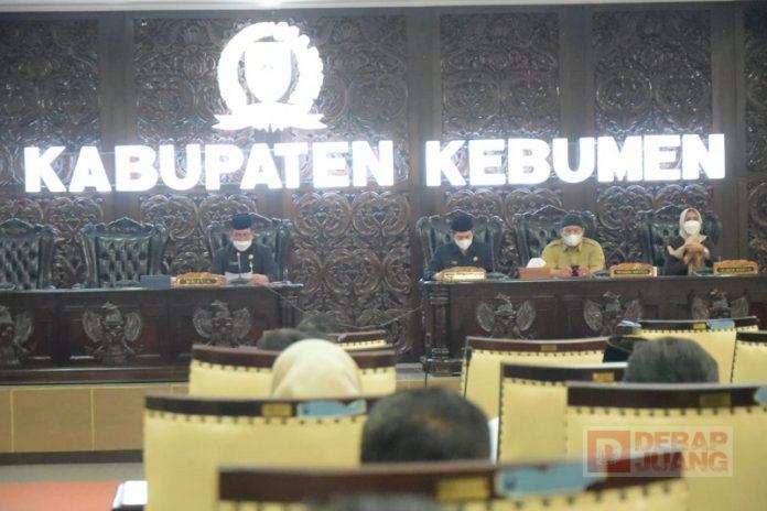 Sarimun Pimpin Rapat Paripurna Pemberhentian Unsur Pimpinan DPRD Kebumen