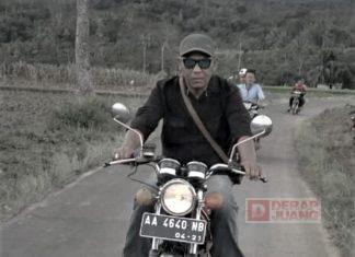 Sederhana, Potret Toro Mengendarai Motor Klasik ke DPRD