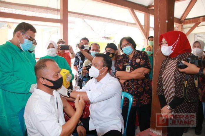 Sinergi Antar Kader PDI Perjuangan, Adakan Vaksinasi di Gubug
