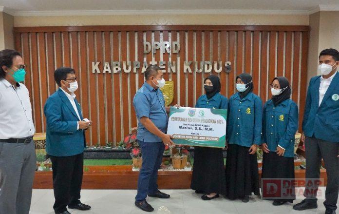 Sinergitas Bersama Poltekun, Masan Serahkan Beasiswa
