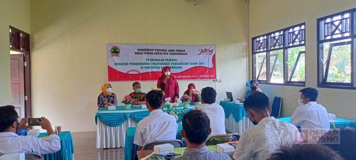 Sri Ruwiyati Selenggarakan Pemberdayaan Masyarakat Penganggur 2021