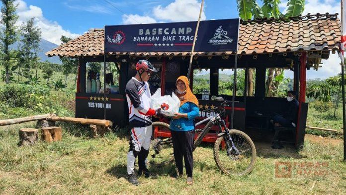 Tak Kenal Lelah, Munawir Sempatkan Diri Beri Bantuan ke Masyarakat