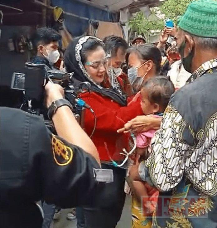 Tangis Haru Kurdi Saat Menerima Bantuan Rebah RTLH dari Paramitha