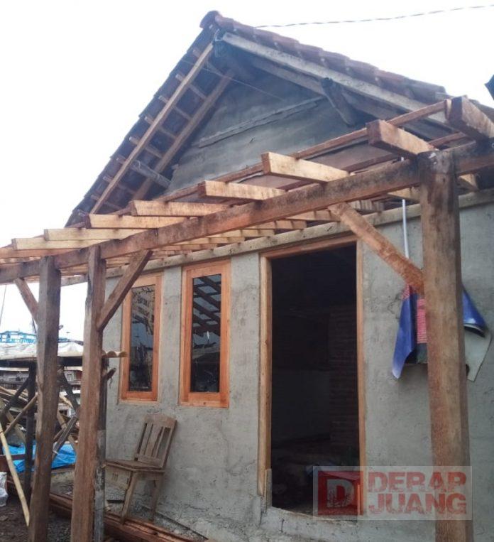 Terima Bantuan Bedah Rumah, Warga Terima Kasih Pak Dede