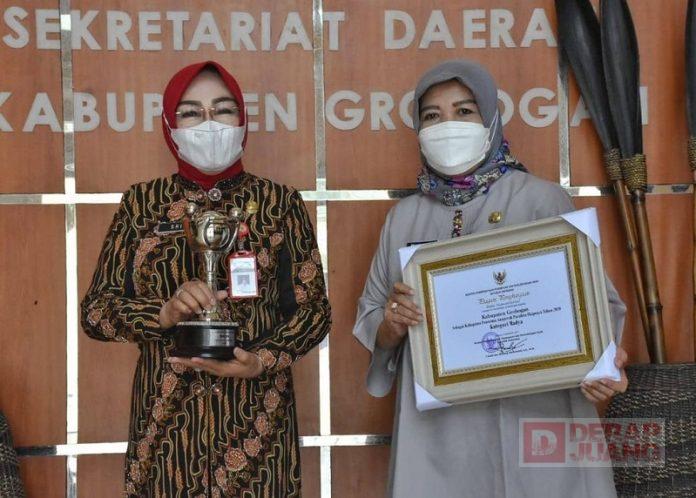 Terima Parahita Ekapraya, Sri Sumarni; Pelecut Tingkatkan Pemberdayaan Perempuan dan Anak