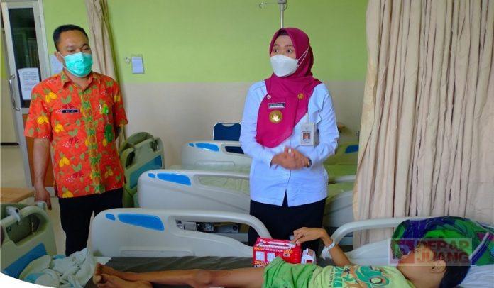 Tilik Dek Kiki, Mbak Eisti Tegaskan Komitmen Pemkab Selalu Hadir di Tengah Rakyat