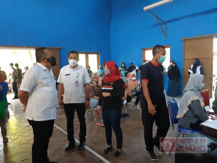 Tinjau Vaksinasi Massal, Rober Harap Karanganyar Segera Rampung Vaksinasi