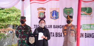 Tinjau Vaksinasi di Jakbar, Puan: Jangan Ada Warga yang Tertinggal