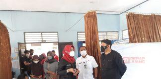 Tinjau Vaksinasi di Karanganyar, Rober: Ini Akan Memberikan Perlindungan dari Covid-19