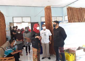 Tinjau Vaksinasi di Karanganyar, Rober: Ini Akan Memberikan Perlindungan dari Covid-19