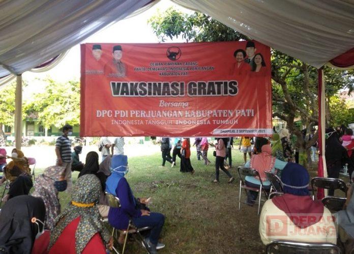 Vaksinasi, DPC Partai Pati Hadir di Tengah Masyarakat Dadirejo