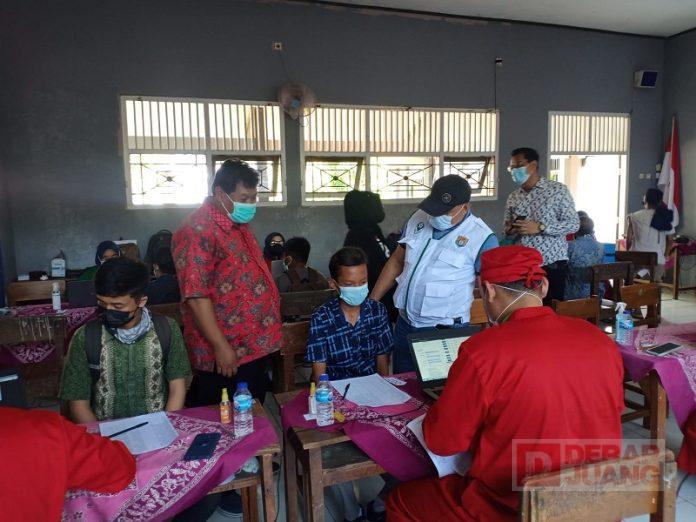 Vaksinasi Massal Persembahan Tuti N Roosdiono