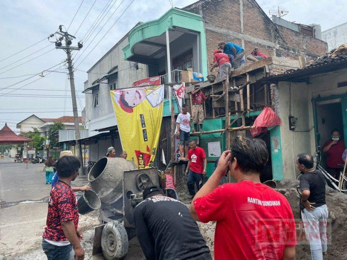 Wujud Gotong Royong Kader PDI Perjuangan Sondakan