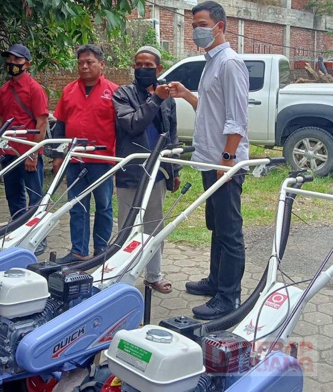 Adisatrya Serahkan Bantuan Cultivator dan Resmikan Pembangunan Jalan